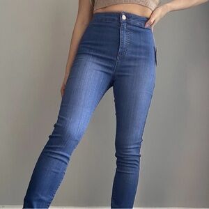 Guess Medium Wash High Rise Jegging / Skinny Jeans 27